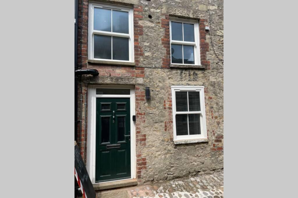 18Th Century Courtyard Property Settle Exterior photo